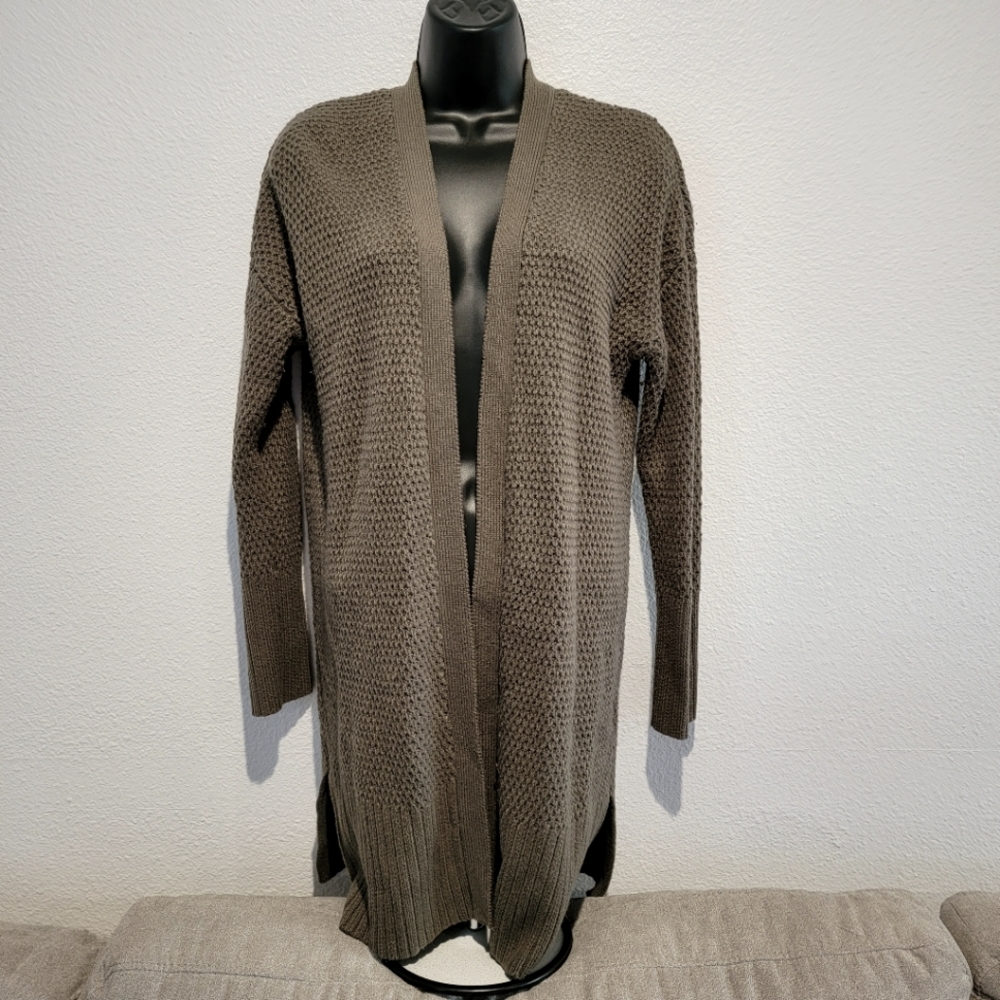 If It We're Me Women's Green Cardigan Size Medium